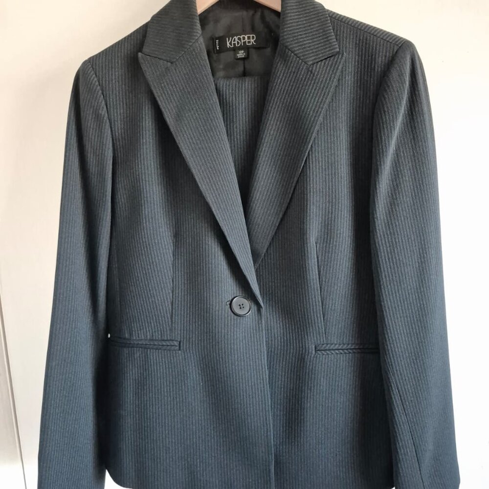 Great Kasper ASL Vintage Women’s Suit Set – Gray Blazer & Pant Set Size 12p